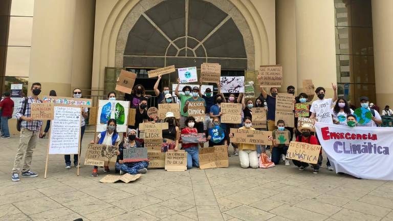 Jóvenes de Ecuador se sumaron al grito mundial por el planeta en 18 ciudades del país