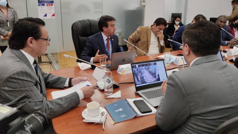 Comisión legislativa resuelve enviar caso Saab a fiscalías de cinco países