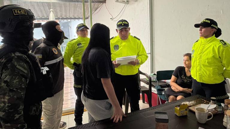 Capturan a Inda Peñarrieta y Michelle Macías, esposa e hija de alias 'Fito' en Bucaramanga, Colombia
