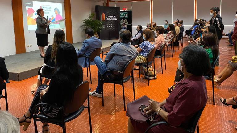 Día de la Democracia se celebró en Guayaquil con la entrega de 10 propuestas ciudadanas para políticas públicas