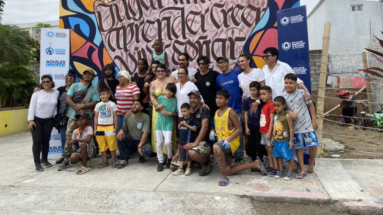 Socio Vivienda 3 se pinta con murales de artistas nacionales e internacionales