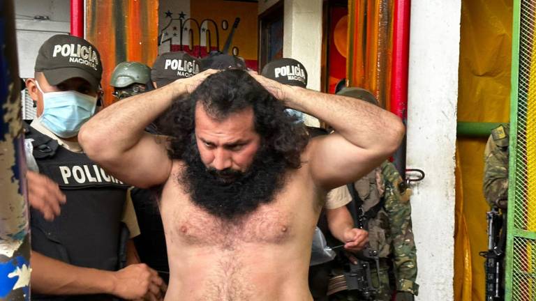 En un operativo policial y militar, realizado desde las 6h00, varios presos, considerados de alto riesgo, entre ellos alias Fito, fueron traslados a la cárcel de La Roca.