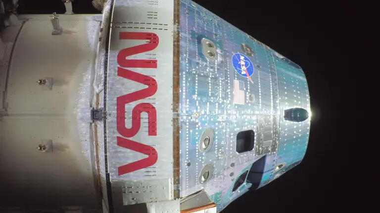 Foto de la nave espacial Orion durante la misión Artemis II.