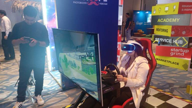 Expertos internacionales se reúnen en feria tecnológica en Guayaquil