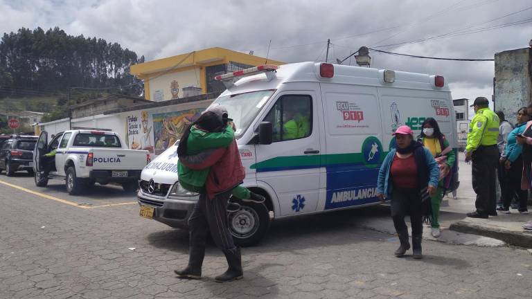 Otra intoxicación masiva en colegio de Tulcán: estudiantes presentaron mareos, desmayos y convulsiones