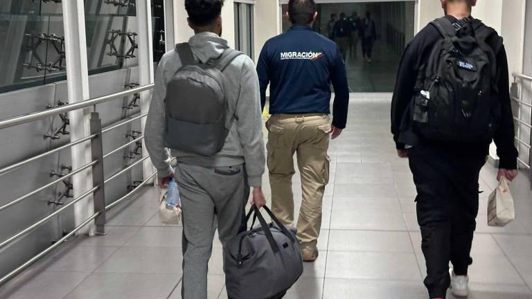 Expulsan a dos británicos de Colombia por realizar broma pesada en el aeropuerto El Dorado