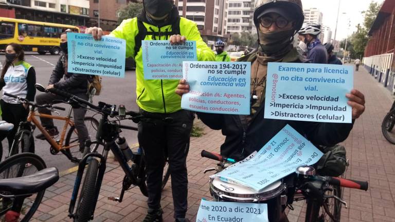 Manifestación en Quito exige mayor seguridad para ciclistas, tras accidente de Miryam Núñez