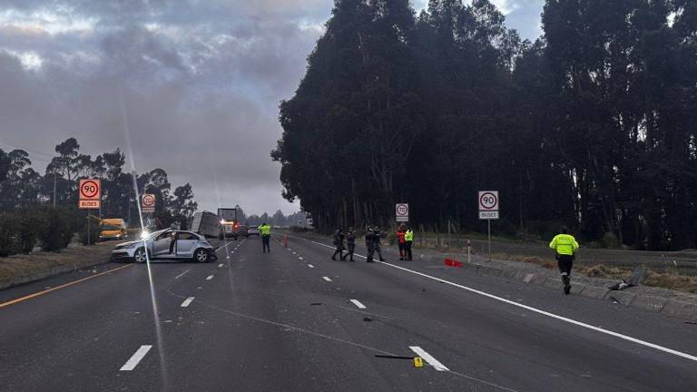 Policía muere en accidente cuando se dirigía a cumplir turno en cárcel de Latacunga