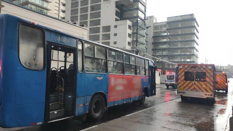 Choque entre buses deja trece heridos en el centro de Quito