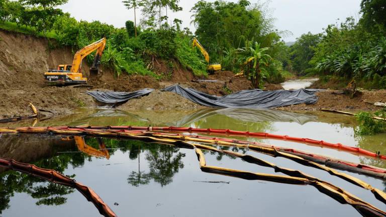 Petroecuador emite declaratoria de fuerza mayor ante estragos causados por derrame de crudo en Esmeraldas