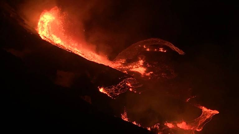La erupción en el volcán Kilauea se estabiliza dentro del cráter