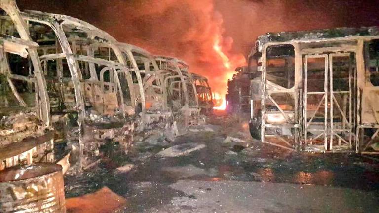Venezuela: Incendian 51 autobuses en &quot;ataque terrorista&quot;