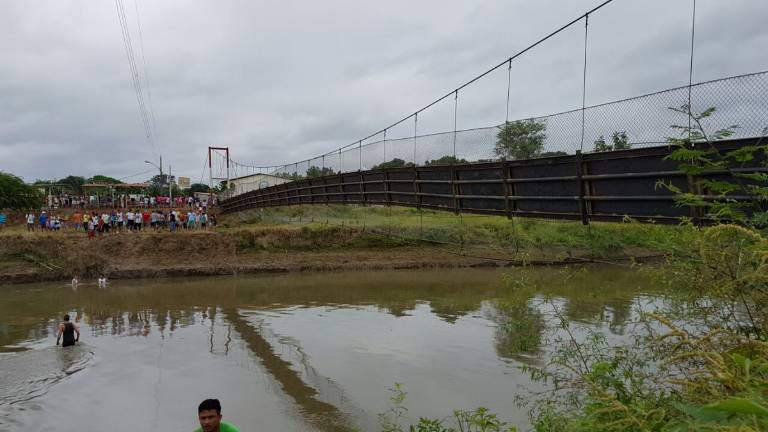 Heridos se recuperan tras caída de puente en Tosagua