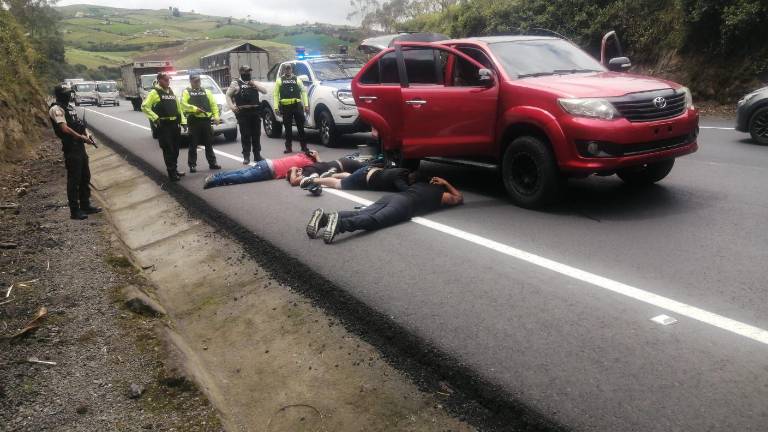 Chimborazo: Policía halla 200 kilos de droga encaletados en finca y detiene a banda de secuestradores