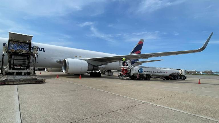 Según la Asociación de Transporte Aéreo Internacional, en la actualidad, el uso de SAF puede marcar una gran diferencia en la descarbonización de la industria aérea.