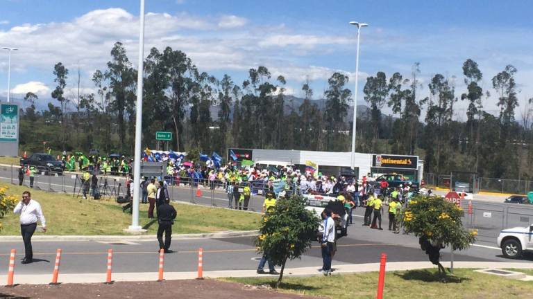 Tababela, lleno de simpatizantes para la partida de Correa
