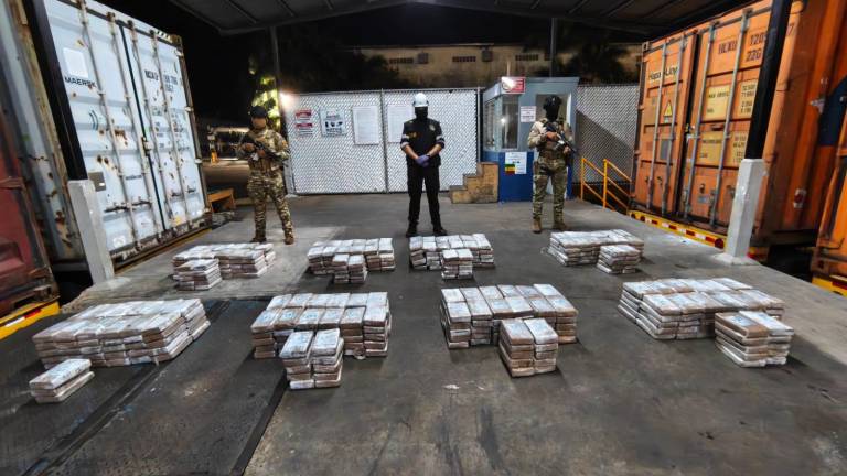 Incautan 553 kilos de droga ocultos en contenedor que partió de Ecuador con destino a España