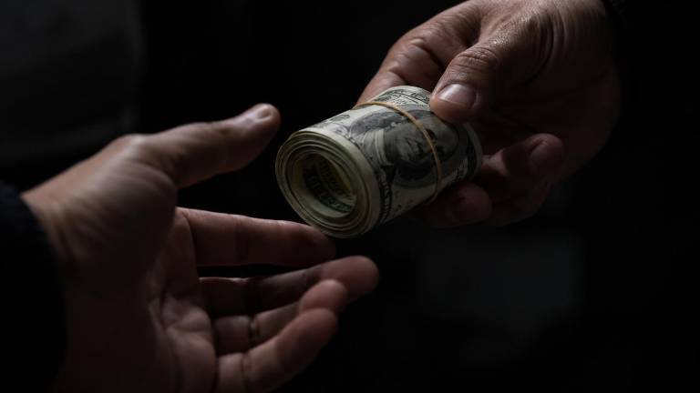 Cuatro policías son procesados por presuntamente exigir USD 200 a pasajeros de un bus en Sucumbíos