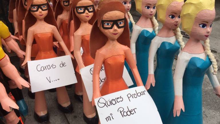 Realizan operativos para evitar venta de monigotes con alusiones sexuales