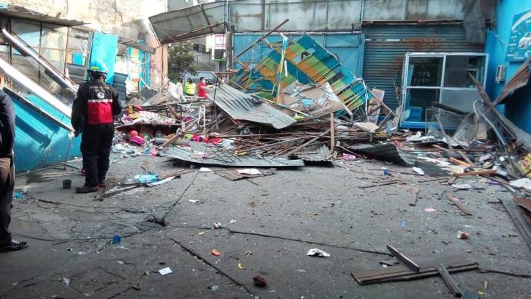 Explosión de tanque de helio causa daños en juguetería al norte de Quito
