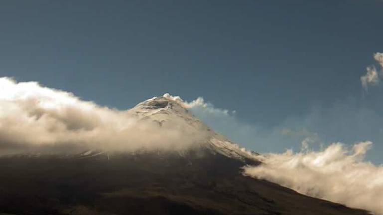 Geofísico alerta por caída de ceniza de los volcanes Cotopaxi y Sangay