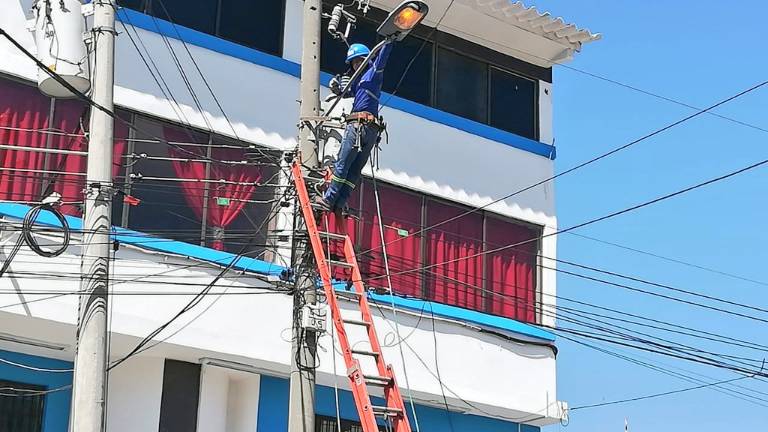 Gobierno retira aumento sobre tarifas de alumbrado público
