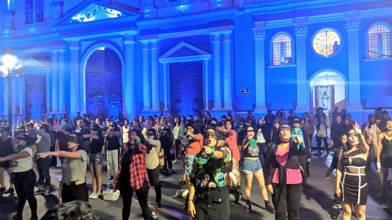 ¡El violador eres tú!: Performance feminista se replica en Guayaquil
