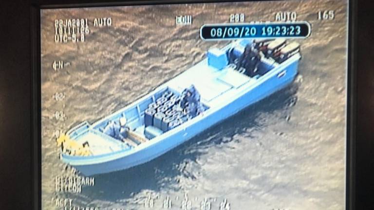 Armada captura embarcación con cargamento de droga
