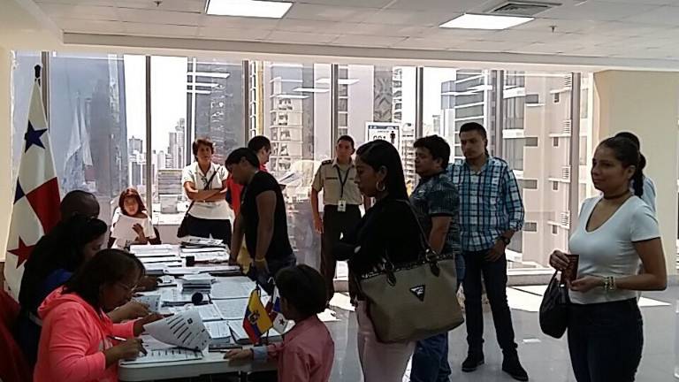 Embajada de Ecuador en Panamá espera a 500 electores