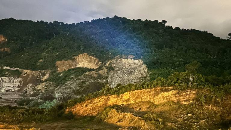 VIDEOS: Reportan deslizamiento de rocas a la altura de urbanización Portal al Sol, en la vía a la Costa