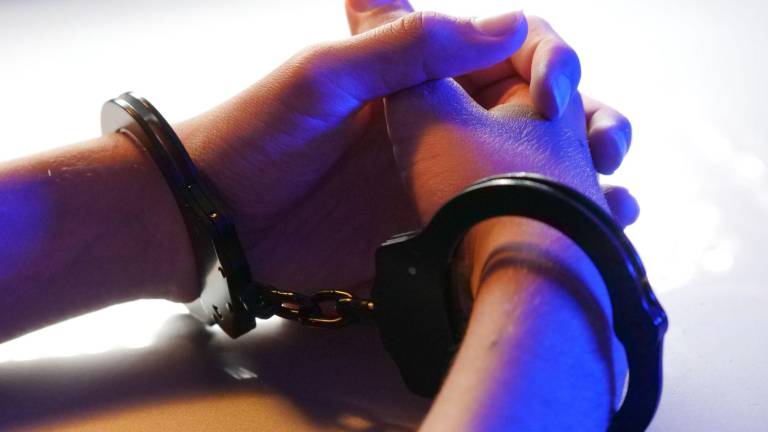 Joven de 19 años es enviado a prisión por presunto asesinato de su padre en Latacunga