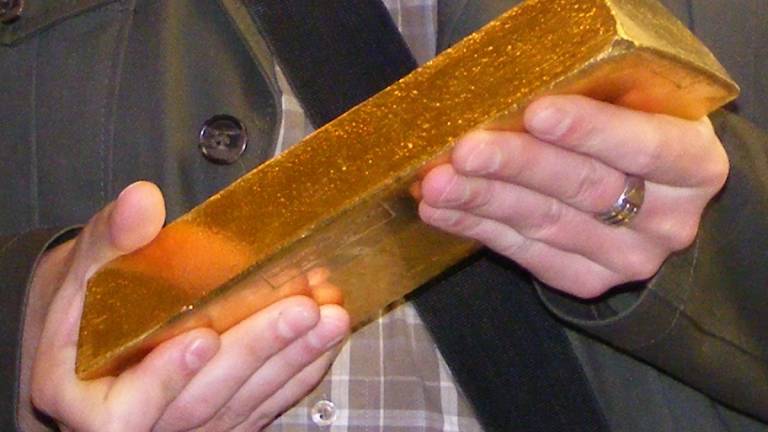 Una joven encuentra un lingote de oro en un lago de Alemania