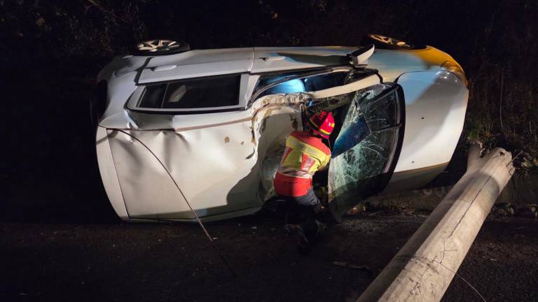 Quito: siniestro de tránsito en la av. Simón Bolívar deja dos personas heridas y cierre vial