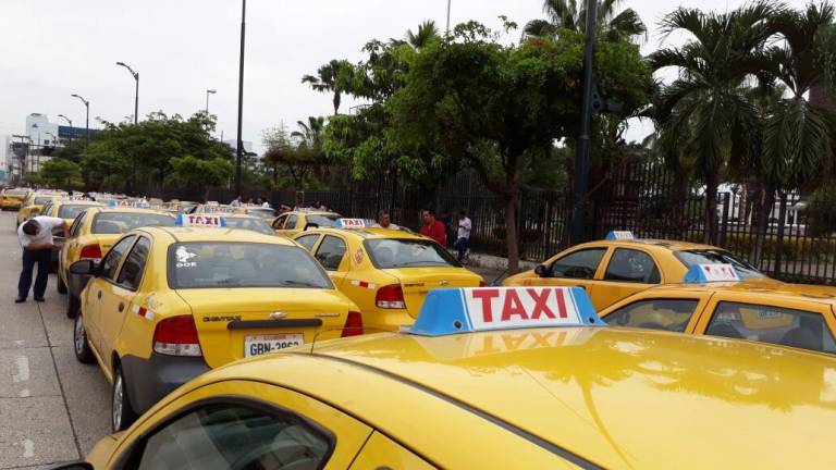 Taxistas piden controlar informales en Sta. Elena y Milagro