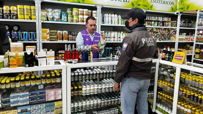 Técnicos del Arcsa en conjunto con la Policía Nacional realizaron operativos.