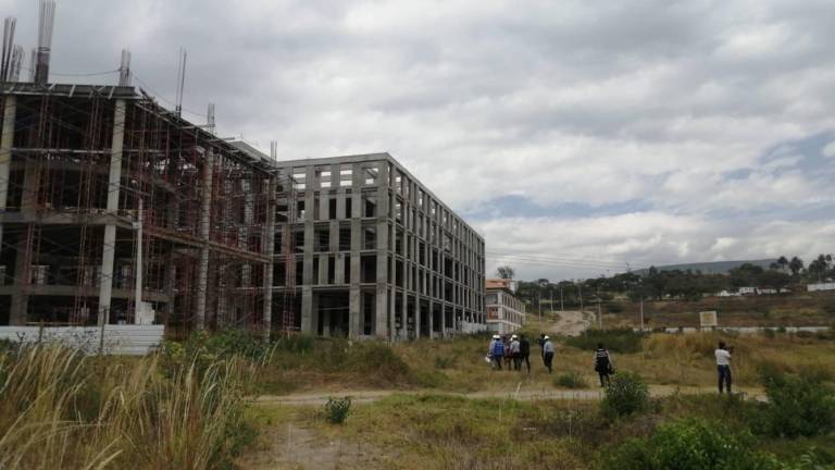 Contralor asegura que es preferible demoler edificios de Universidad Yachay, que restaurarlos