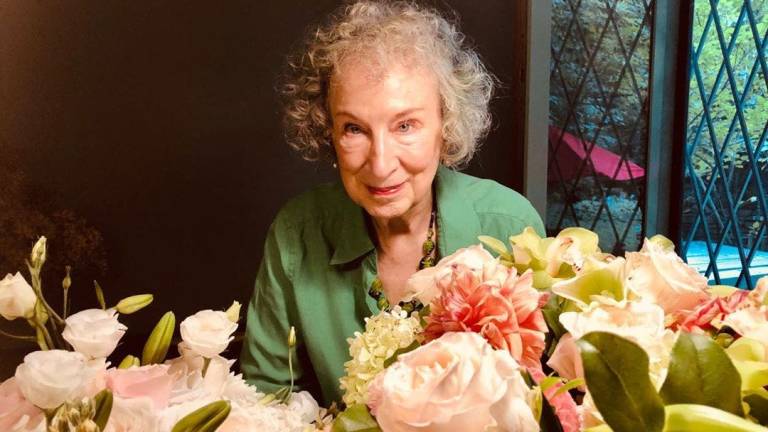 Margaret Atwood advierte que el planeta está &quot;amenazado&quot;, como en su distopía