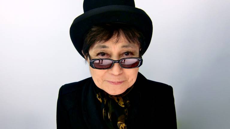Yoko Ono, viuda de John Lennon, hospitalizada en Nueva York