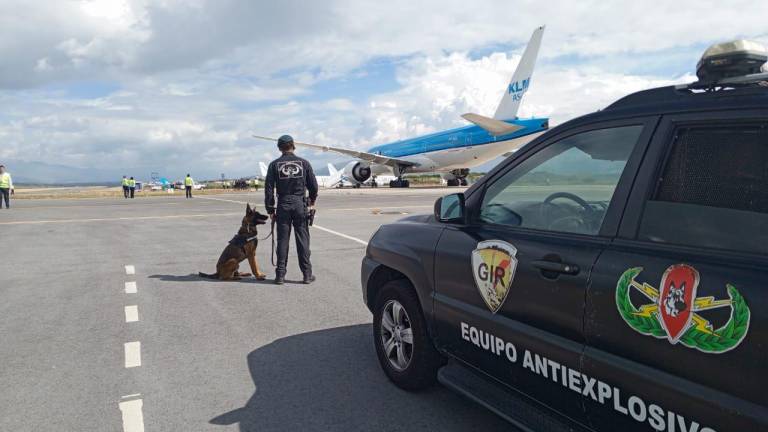 Policía responde a alerta de amenaza de bomba en un vuelo procedente de Ámsterdam que aterrizó en el aeropuerto de Quito