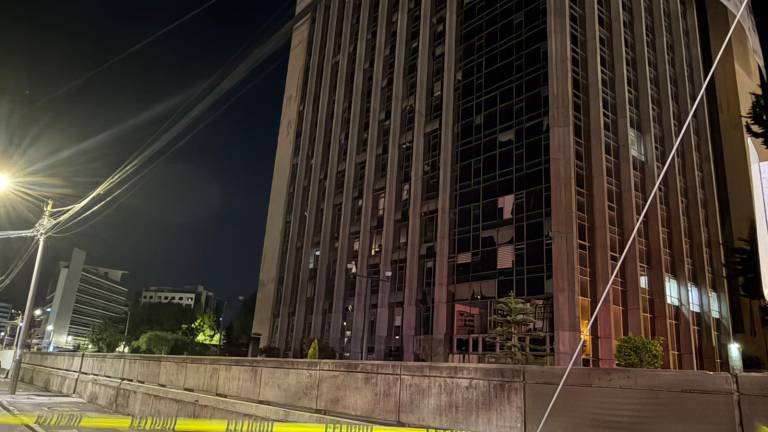 Dos explosiones alarman a Quito y hallan un vehículo incinerado cerca del túnel Guayasamín