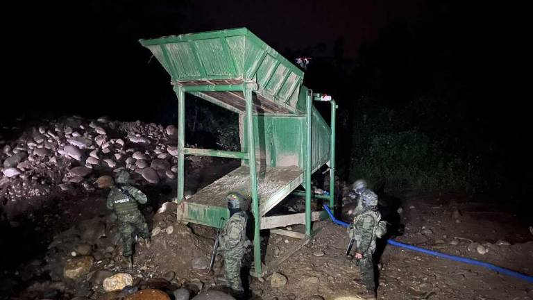 Presuntamente Los Lobos estaban realizando minería ilegal en Pasaje. El Bloque de Seguridad inhabilitó la maquinaria.