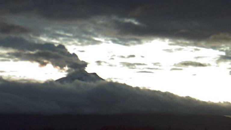 Geofísico reporta actividad del volcán Cotopaxi: emana columna de 600 metros de vapor y gases