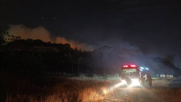 Incendio forestal se extiende por Cerro Colorado, en el norte de Guayaquil