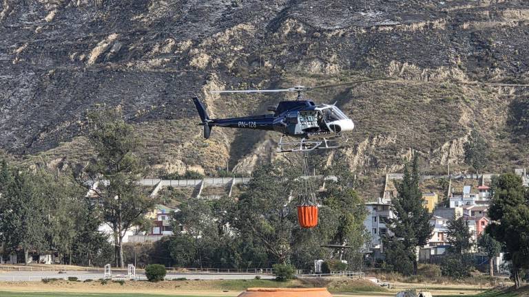 Incendio en el cerro Casitagua: 101 descargas con medios aéreos se han realizado para detener el flagelo