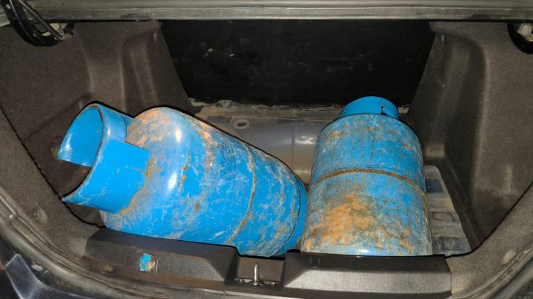 Dos carros que presuntamente iban a ser usados como coches bomba fueron descubiertos en Quevedo