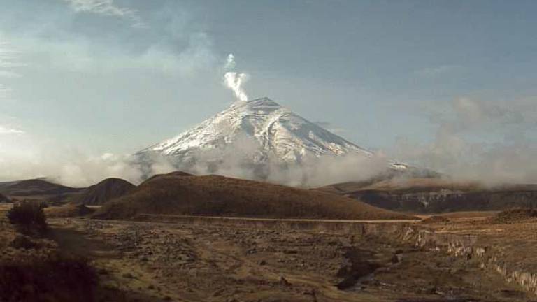 Volcán Cotopaxi mantiene una actividad moderada con tendencia ascendente