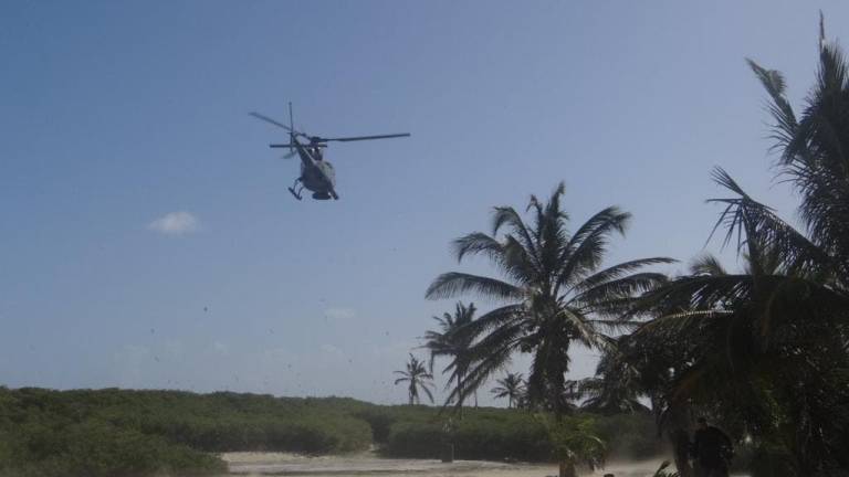 Rescatan a 5 ocupantes de helicóptero que cayó en el Caribe