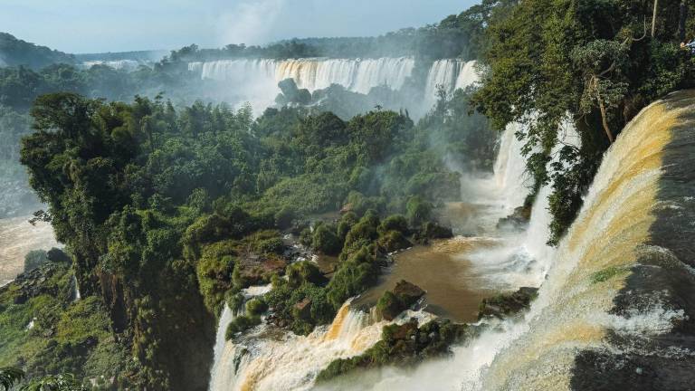 Un turista neerlandés murió tras volcarse una barca en las cataratas de Iguazú