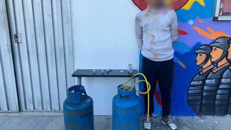 Policía evita tragedia en Quito: hombre intentó incendiar una vivienda con su familia dentro