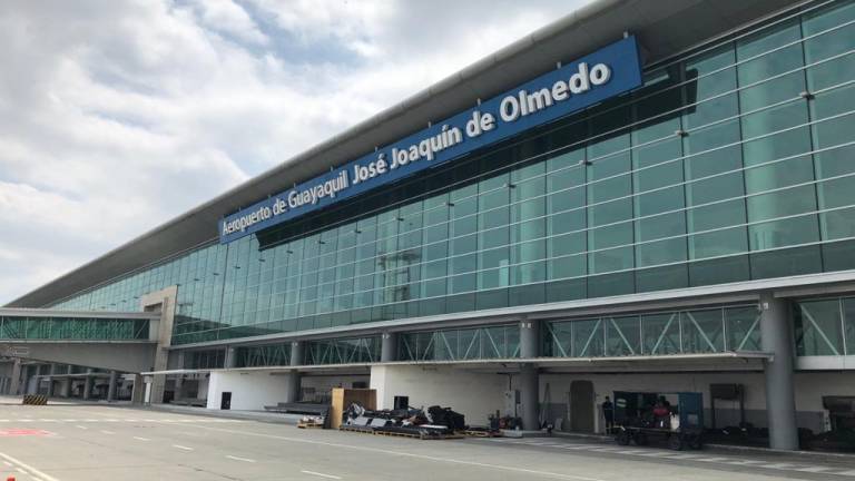 Aeropuerto de Guayaquil está operativo tras suspensión por ceniza